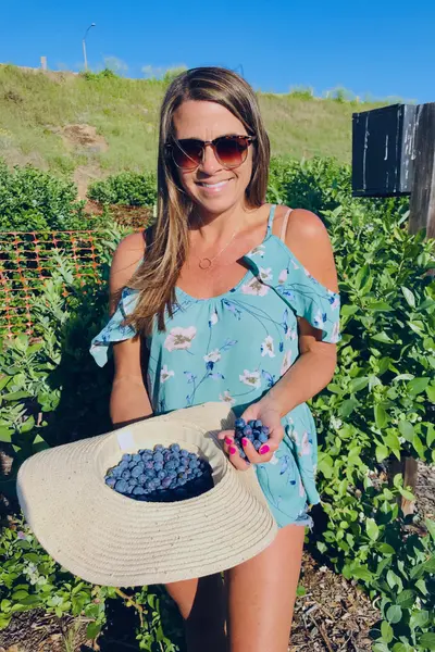 Beautiful woman holding blueberries Health Value of Mojo Mingle Photo 6